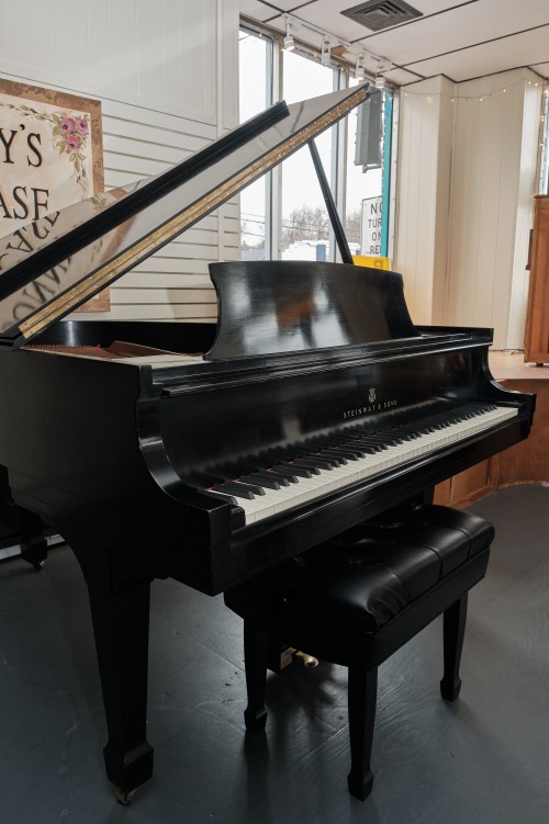 (SOLD)Steinway Grand Piano 1982 Model M Satin Ebony 5'7