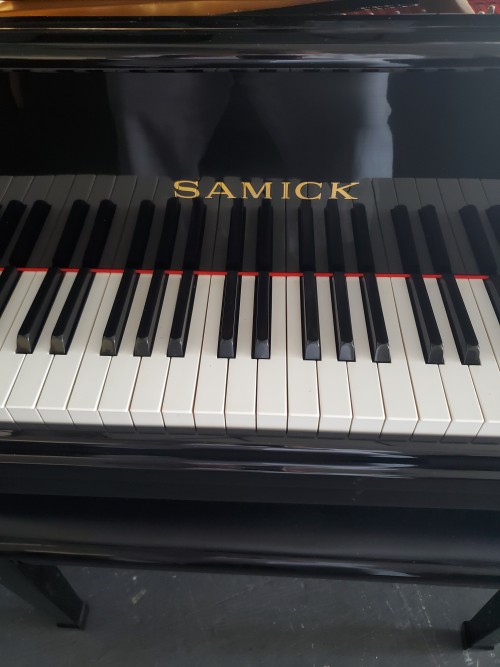 SAMICK Ebony Gloss Le Petite Baby Grand Piano 4'7