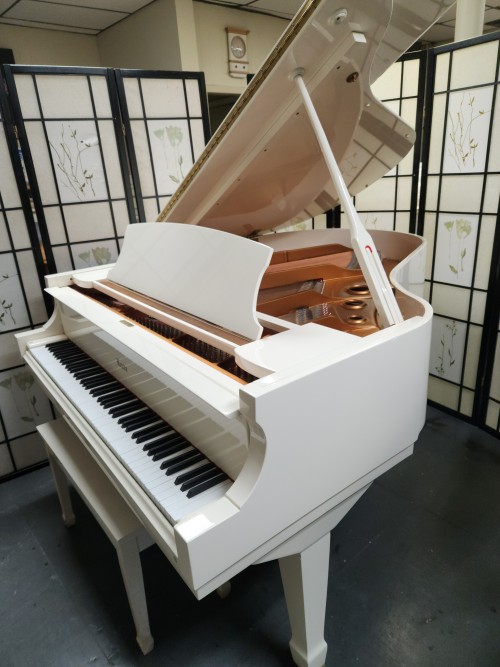 White Gloss Knabe Grand Piano 1996 w/PianoDisc Prodigy Player System, $9950.