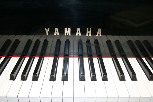 (SOLD) Yamaha Grand Piano G2 5'8' Ebony Gloss