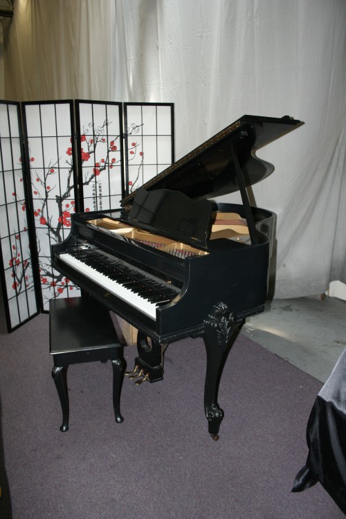 Art Case Ebony Gloss Sterling Baby Grand Piano $4500.