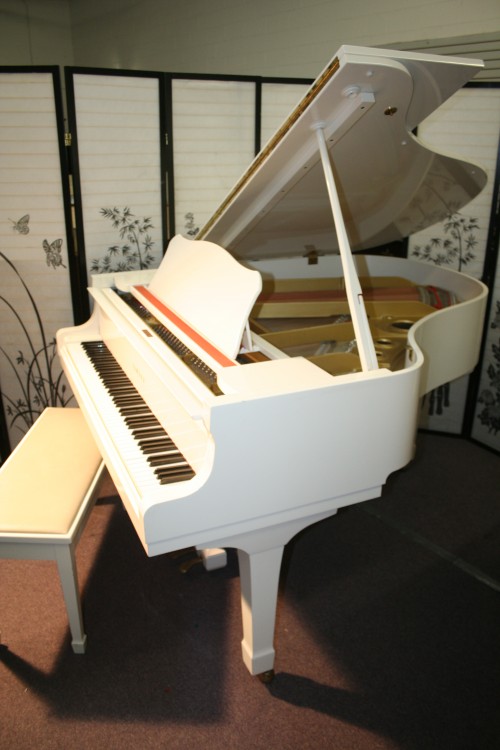 (SOLD Going to Rhode Island) White Gloss Yamaha Grand Piano G2 5'8 1982 Pristine