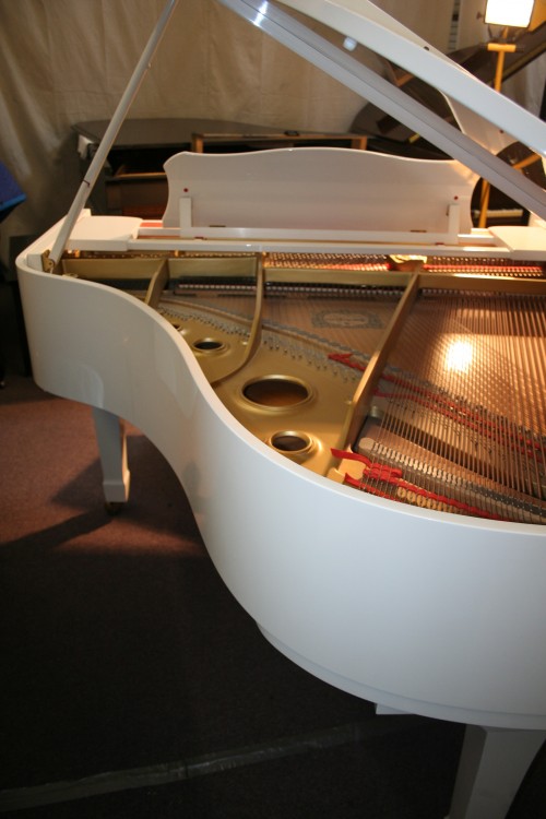 (SOLD Going to Rhode Island) White Gloss Yamaha Grand Piano G2 5'8 1982 Pristine