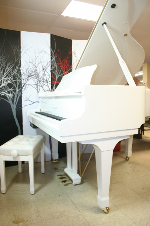 White Gloss Hallet & Davis Baby Grand Player Piano w/QRS CD Player System $7900. (SOLD)