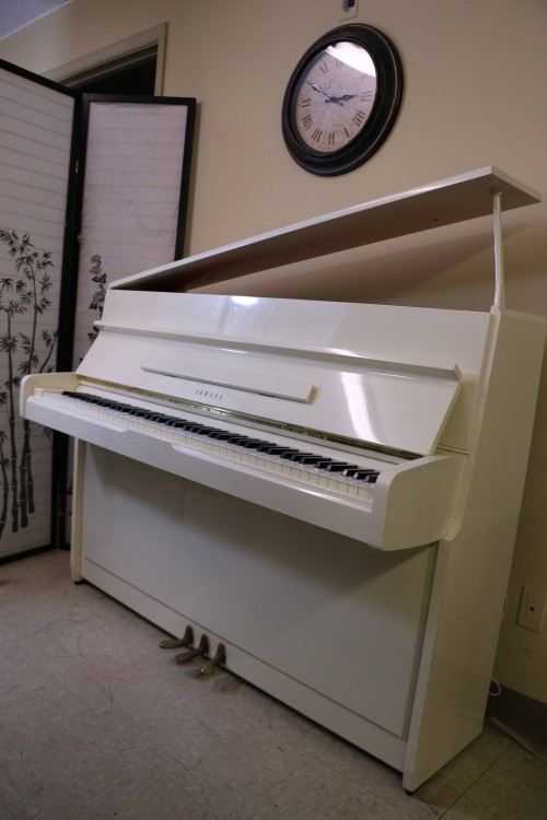 White Gloss Ivory Yamaha Upright Piano Low Mileage (SOLD)