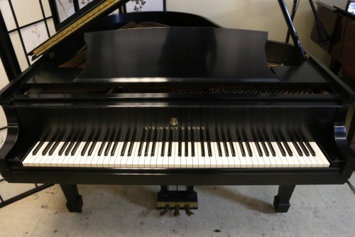 (SOLD)!!! Steinway M 1975 Ebony Black (VIDEO) Grand Piano. All original Steinway Factory finish and parts!