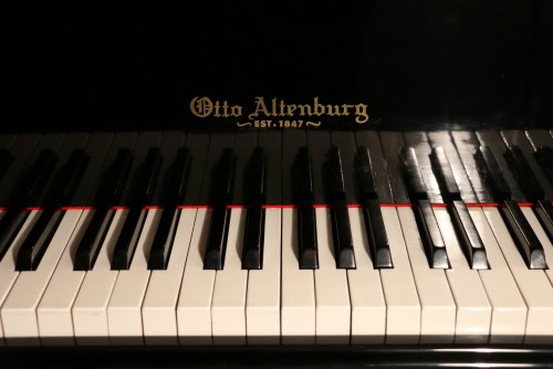 (SOLD) Concert Grand Otto Altenburg 7'6
