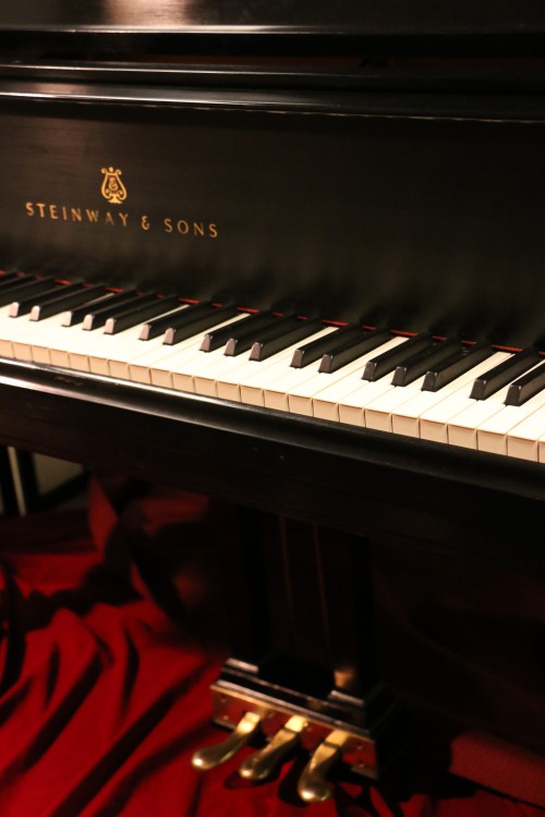 (SOLD) Steinway Grand Piano Model L 1982, one owner, lightly played
