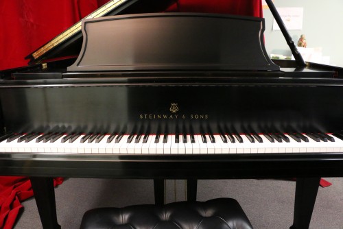 (SOLD Steinway L 2005 Grand Piano 5'10.5