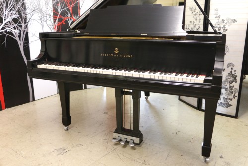 (SOLD)  SPECIAL OF THE WEEK!  Steinway M Piano Satin Ebony 5'7