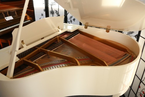 (SOLD) White Gloss Baby Grand Piano 4'7